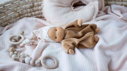 Anfertigung - Minischlamperle camel mit Blümchenmütze 22 cm