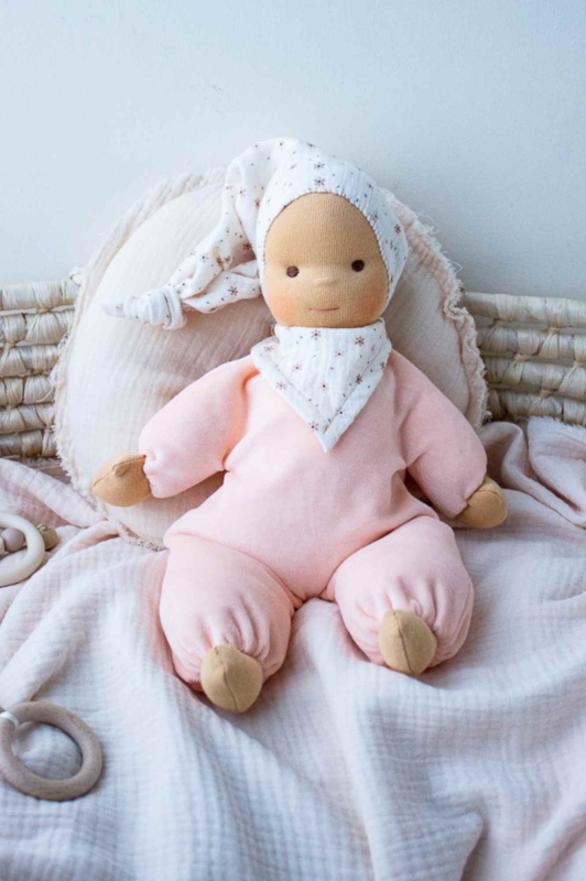 Anfertigung - Schlummerchen apricot mit Bl&uuml;mchenm&uuml;tze und Halstuch 32 cm