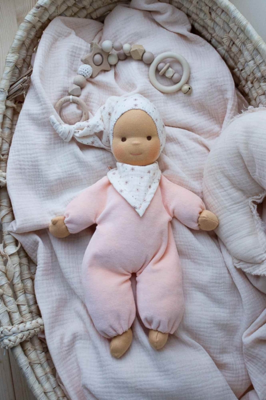 Anfertigung - Schlummerchen apricot mit Bl&uuml;mchenm&uuml;tze und Halstuch 32 cm
