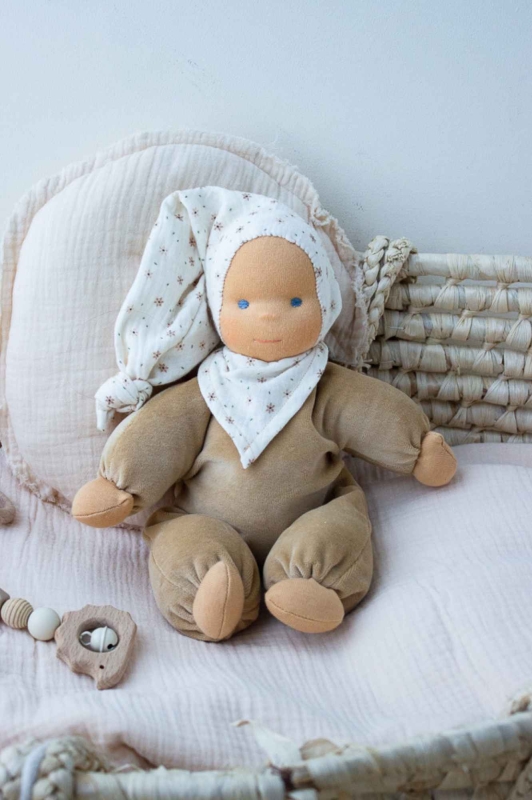 Schlummerchen camel mit Bl&uuml;mchenm&uuml;tze und Halstuch 32 cm #1