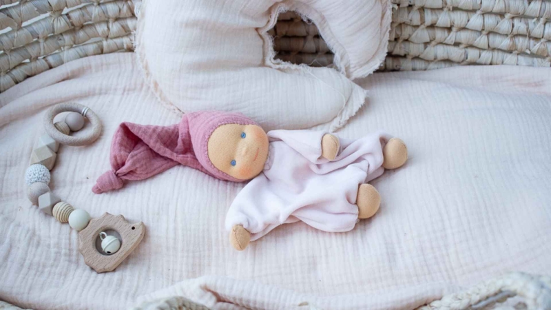 Minischlamperle rosa mit beerefarbener M&uuml;tze 22 cm