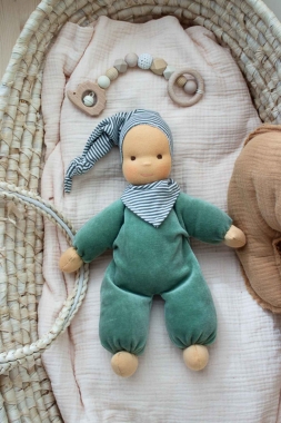 Schlummerchen dunkelgrün mit gestreifter und Halstuch 32 cm