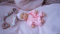 Minischlamperle pfirsich mit Blümchenmütze 22 cm