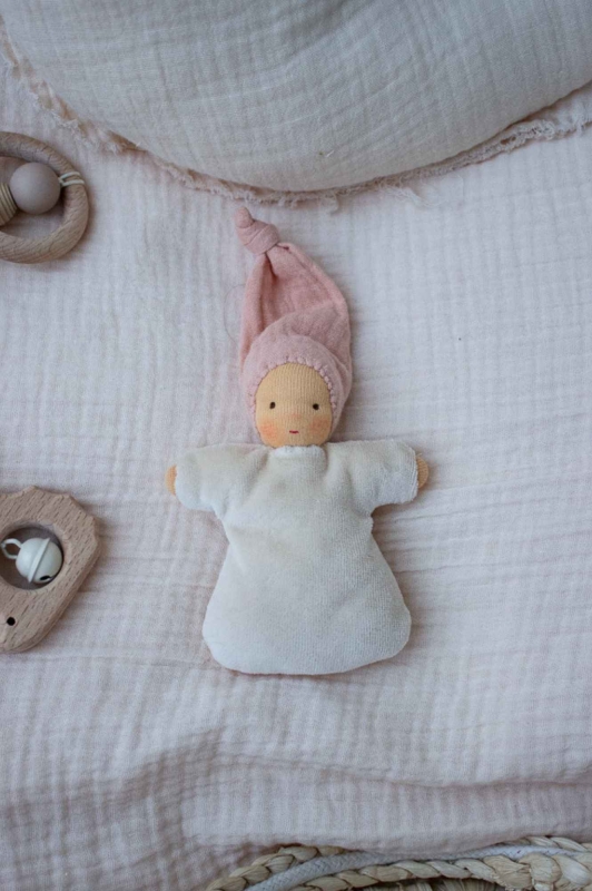 Minip&uuml;ppchen sand mit pfirsichfarbener M&uuml;tze12 cm