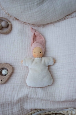 Minipüppchen sand mit pfirsichfarbener Mütze12 cm