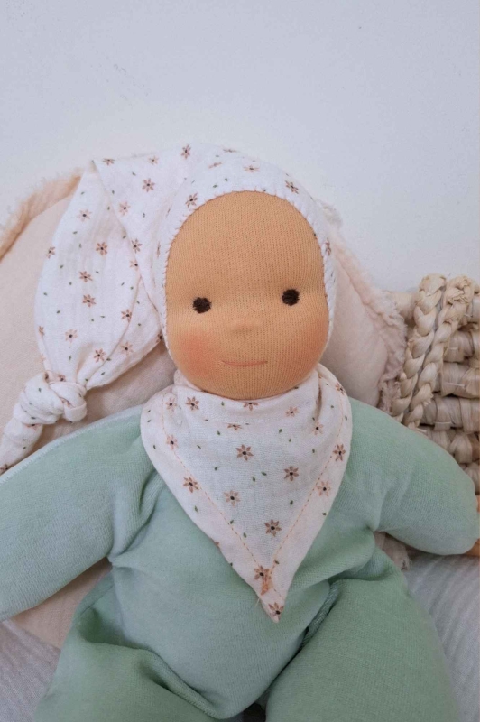 Schlummerchen Meeresschaum mit Bl&uuml;mchenm&uuml;tze und Halstuch 32 cm  #1