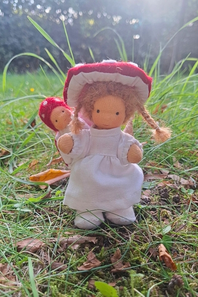 Biegepüppchen Fliegenpilz-Mama mit Baby mit Tragetasche