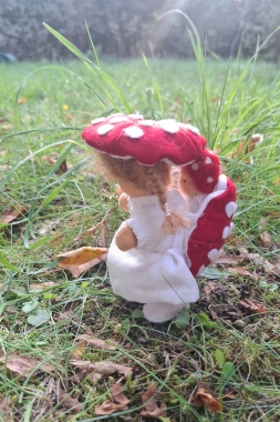 Biegepüppchen Fliegenpilz-Mama mit Baby mit Tragetasche