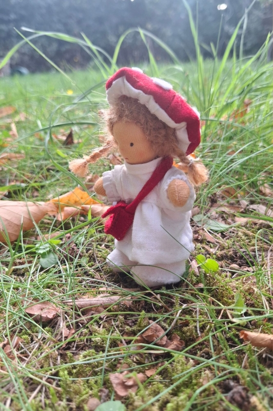 Biegep&uuml;ppchen Fliegenpilz-M&auml;dchen mit Tasche