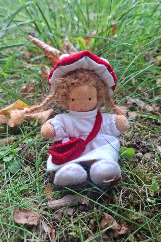 Biegep&uuml;ppchen Fliegenpilz-M&auml;dchen mit Tasche