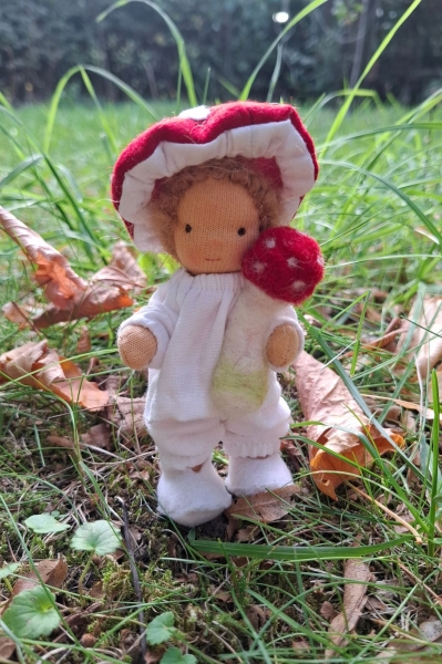 Biegepüppchen Fliegenpilz-Papa mit Fliegenpilz