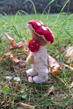 Biegepüppchen Fliegenpilz-Papa mit Fliegenpilz