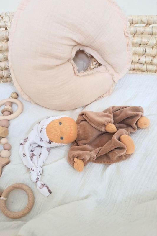 Minischlamperle braun mit Maus und H&auml;schen-M&uuml;tze 22 cm